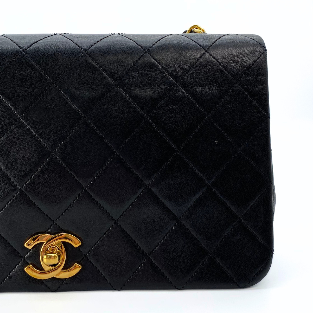 Beckett, 1 Series Small Full Flap Black Lambskin with seal and card