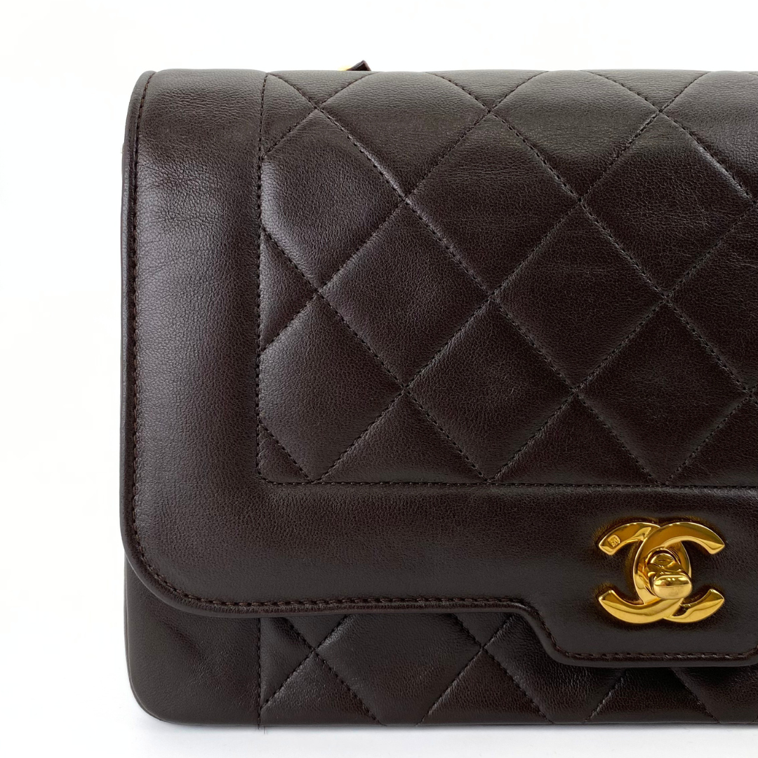Yukiko, 1 Series Medium Brown Lambskin Tab Border Single Flap with seal and card