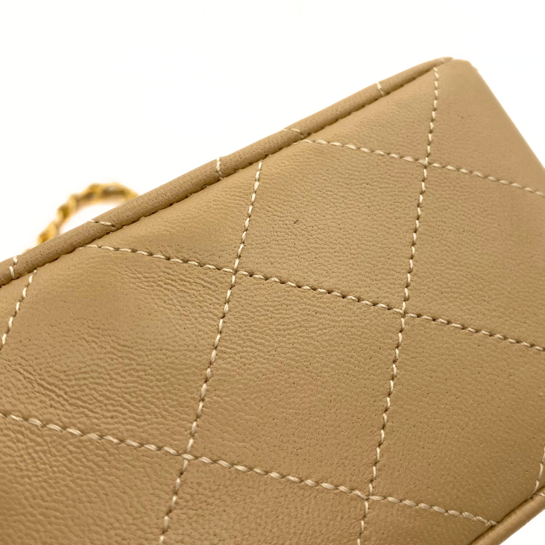 Daxton, 1 Series Small Classic Flap Beige Lambskin with seal and card