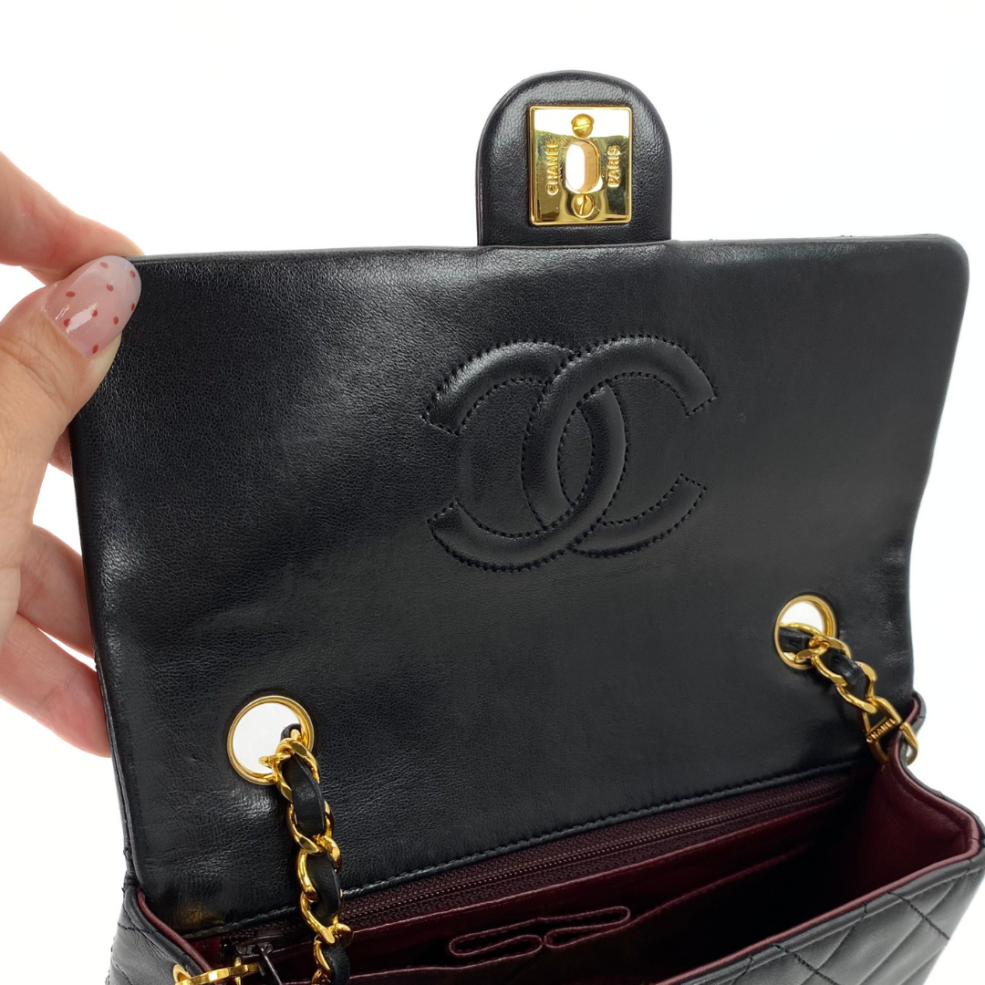 Azusa, 1 Series Square 20 Black Lambskin with seal and card