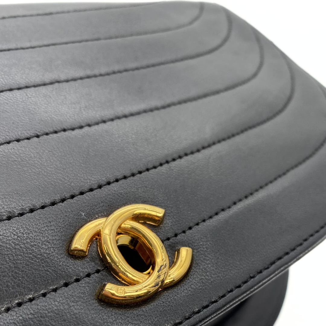Ega, 0 Series Wave Stitch Black Lambskin Half moon with seal and card