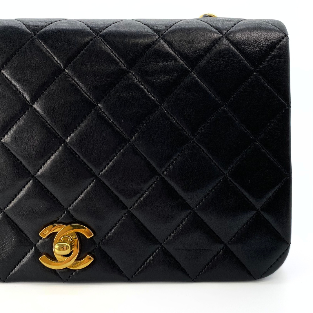 Cyrus, 1 Series Small Full Flap Black Lambskin with seal and card