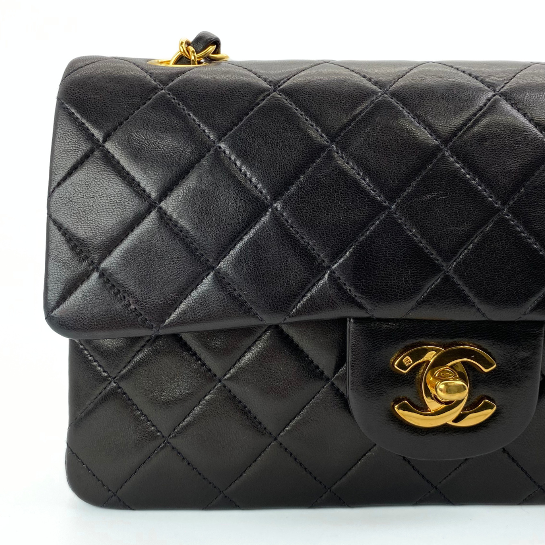Iloma, 2 Series Small Classic Flap Black Lambskin with seal and card