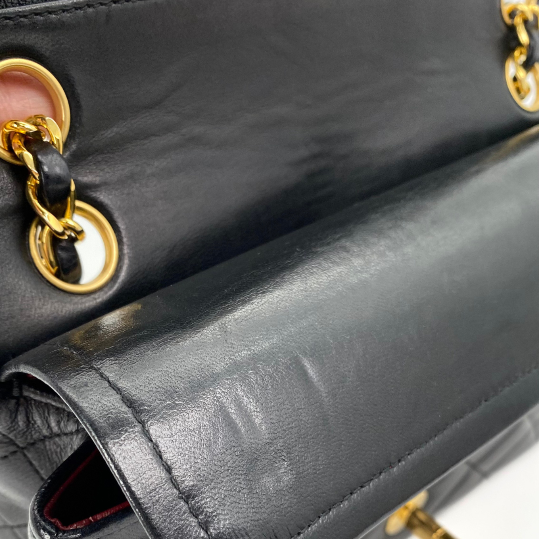 Maren, 1 Series Small Classic Flap Black Lambskin with seal and card
