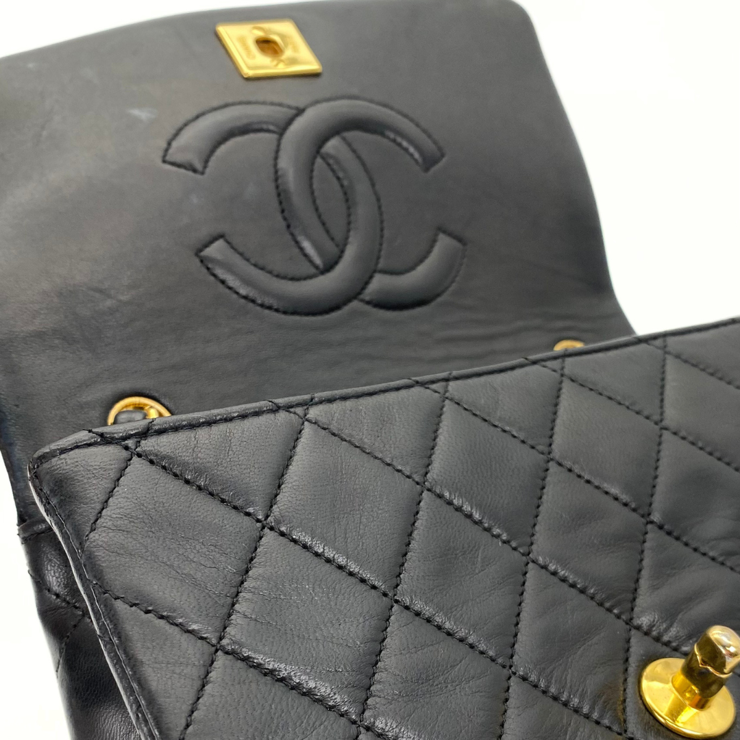 Arata, 1 Series Small Full Flap Black Lambskin with seal and card