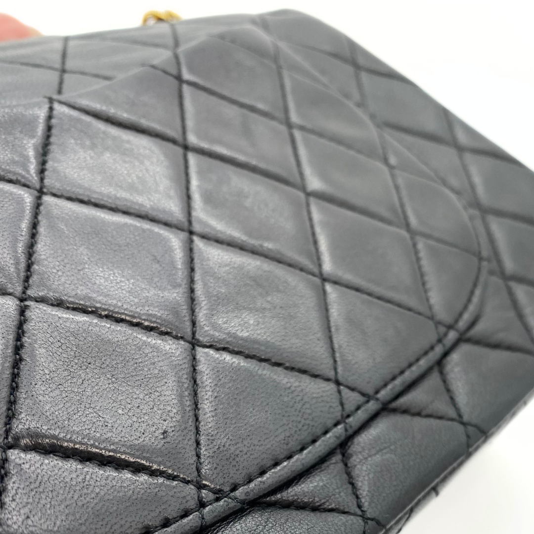 Nico, 1 Series Small Classic Flap Black Lambskin with seal and card