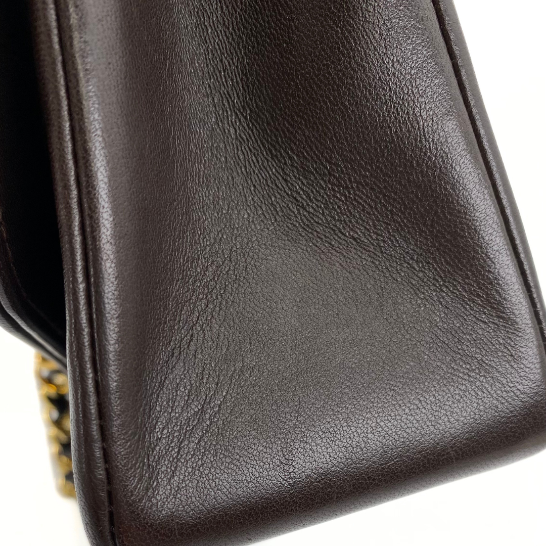 Yukiko, 1 Series Medium Brown Lambskin Tab Border Single Flap with seal and card
