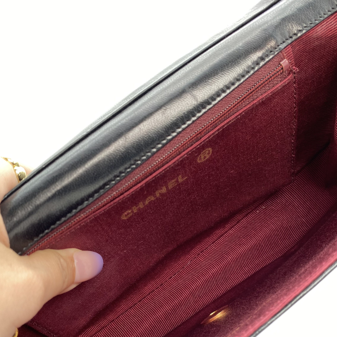 Ega, 0 Series Wave Stitch Black Lambskin Half moon with seal and card