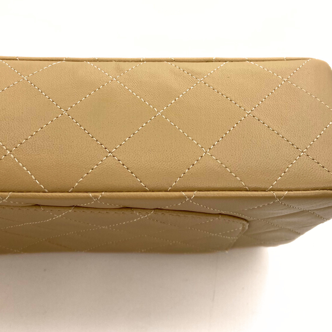 Daxton, 1 Series Small Classic Flap Beige Lambskin with seal and card