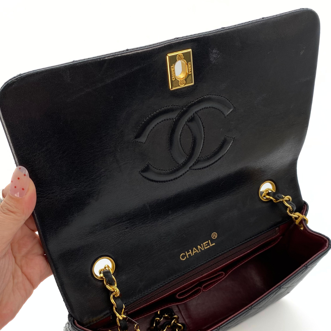 Beckett, 1 Series Small Full Flap Black Lambskin with seal and card
