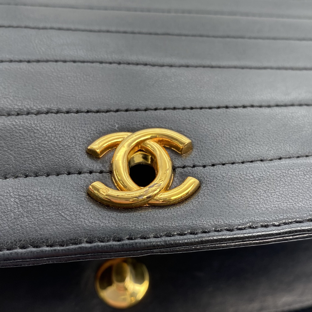 Ega, 0 Series Wave Stitch Black Lambskin Half moon with seal and card
