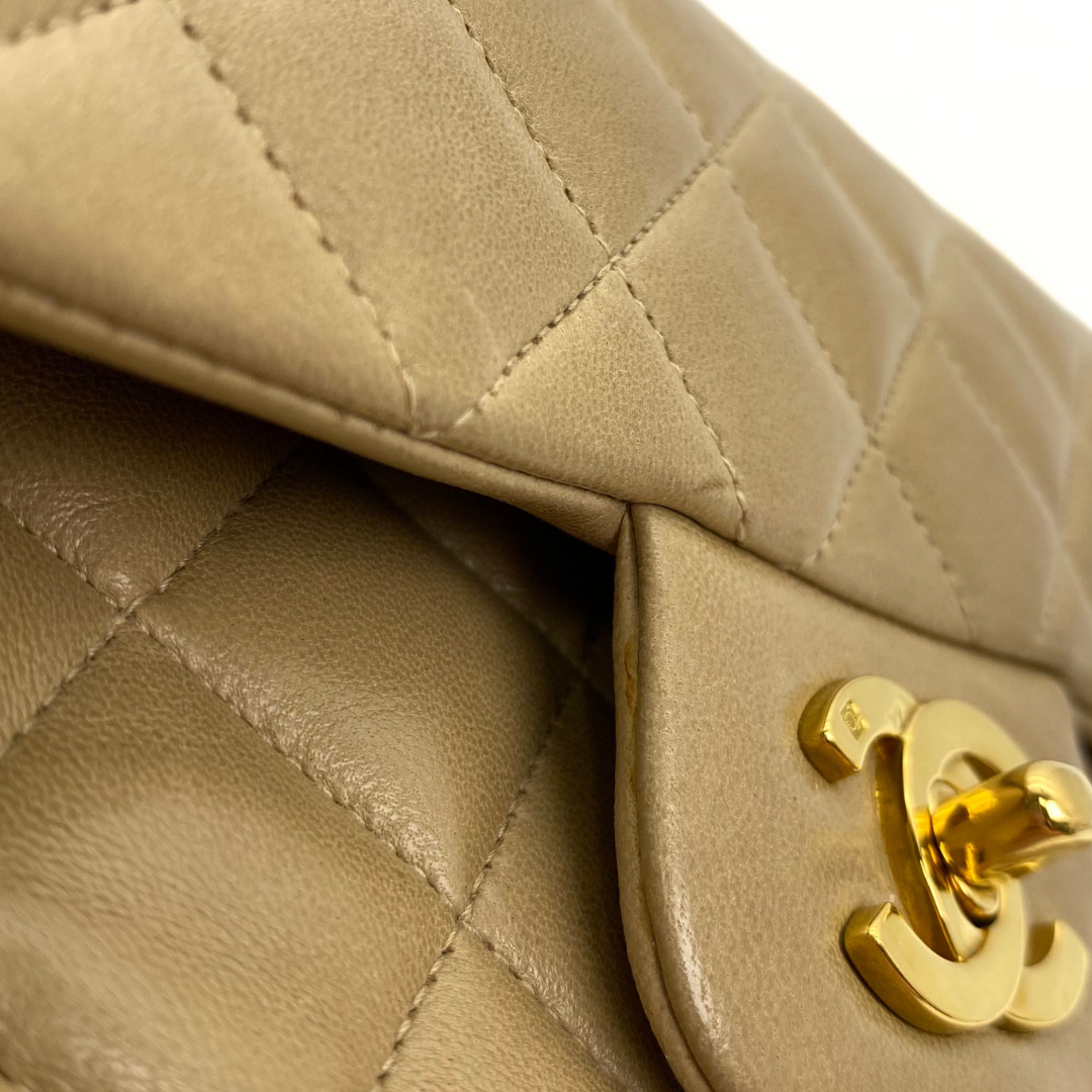 Jiwoo, 2 Series Small Classic Flap Beige Lambskin with seal and card
