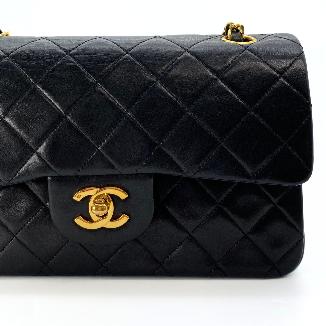 Nico, 1 Series Small Classic Flap Black Lambskin with seal and card