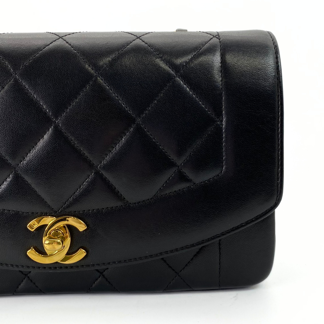 Ichika, 3 Series Small Diana Black Lambskin with seal and card
