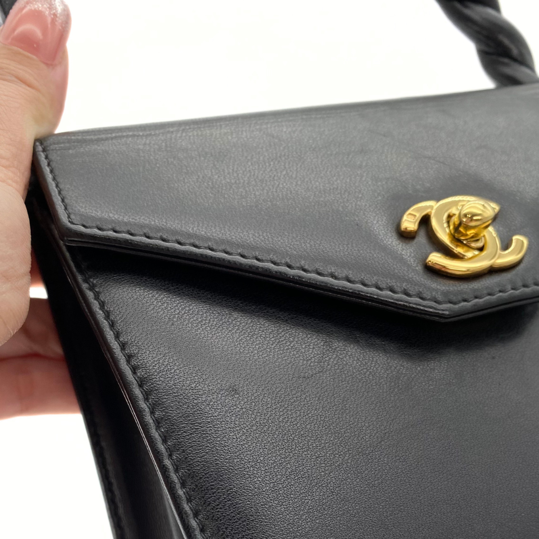 Makoto, 4 Series Turnlock Black Lambskin with seal and card