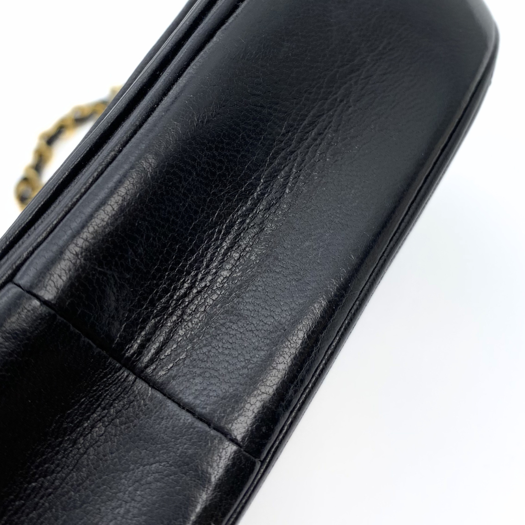 Ega, 0 Series Wave Stitch Black Lambskin Half moon with seal and card