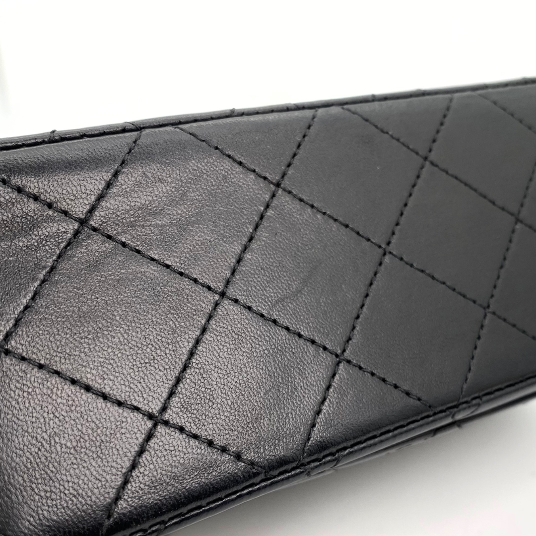 Maren, 1 Series Small Classic Flap Black Lambskin with seal and card