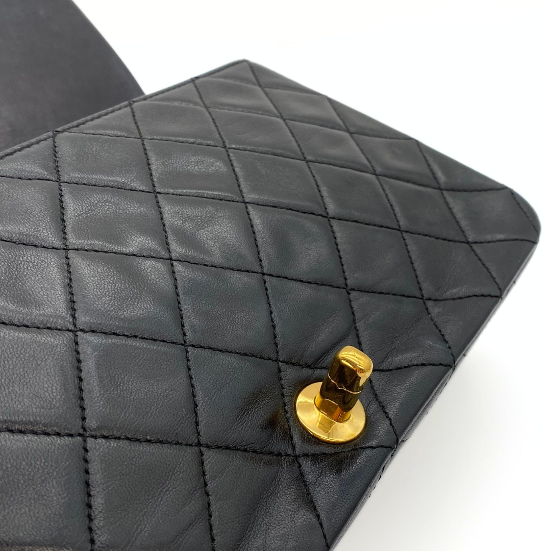 Beckett, 1 Series Small Full Flap Black Lambskin with seal and card