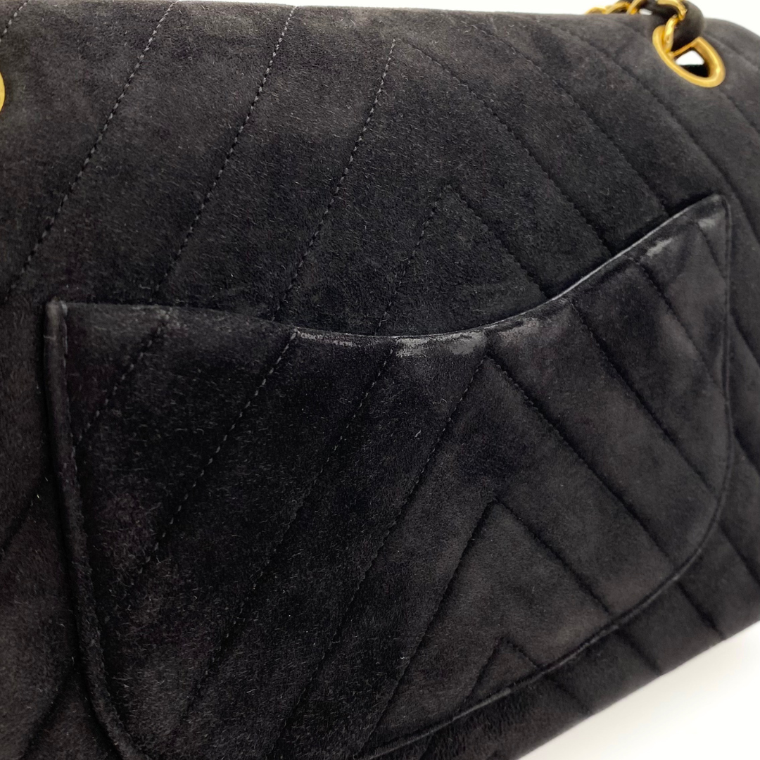 Jiho, 1 Series Medium Classic Flap Chevron Black Suede with seal and card