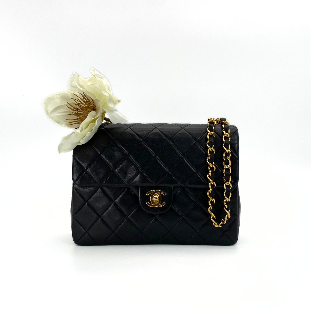 Azusa, 1 Series Square 20 Black Lambskin with seal and card