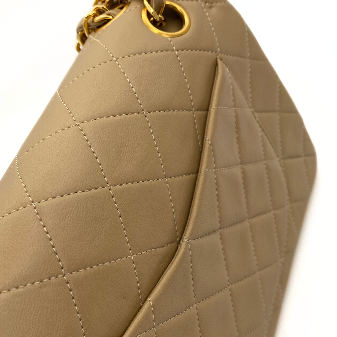 Daxton, 1 Series Small Classic Flap Beige Lambskin with seal and card