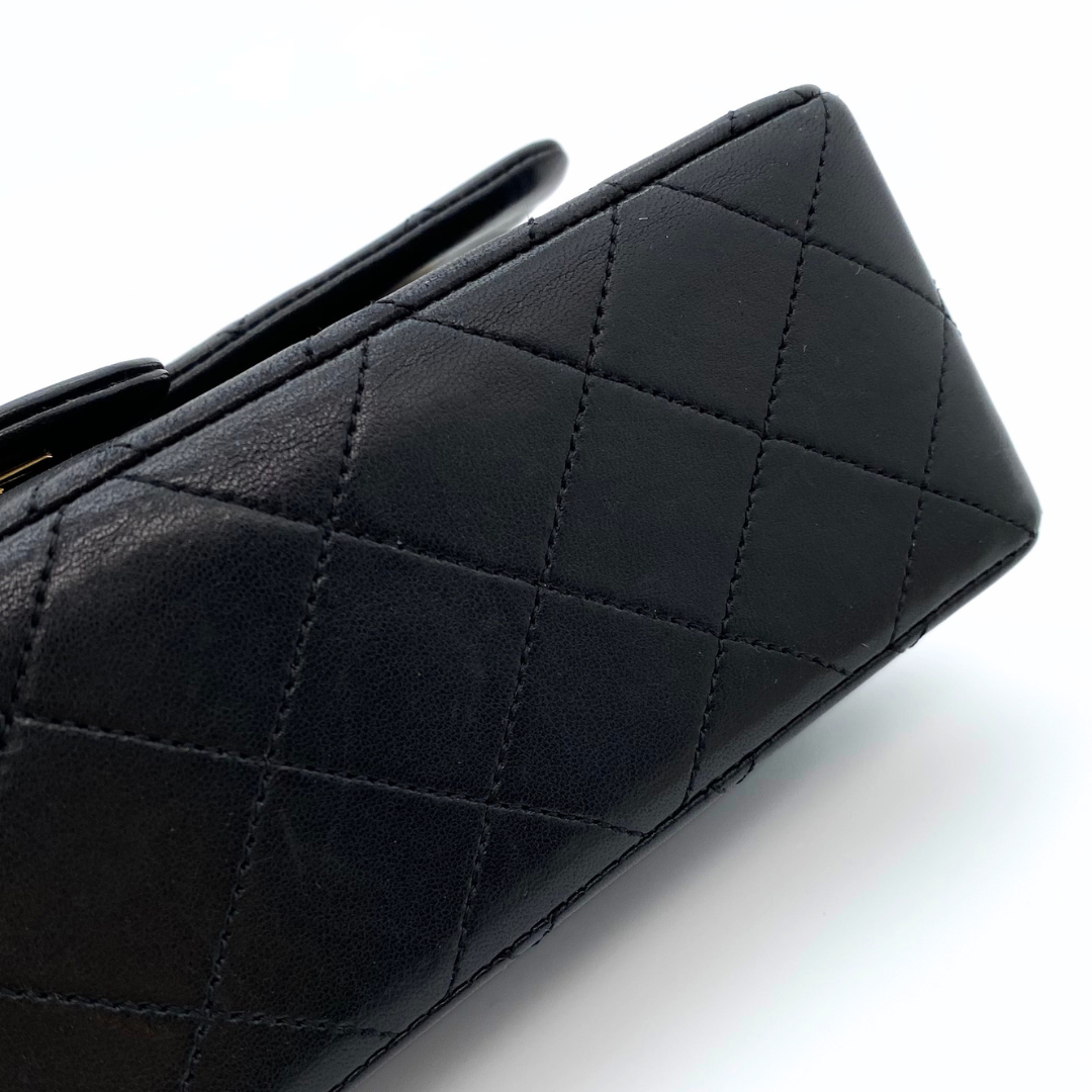 Nico, 1 Series Small Classic Flap Black Lambskin with seal and card