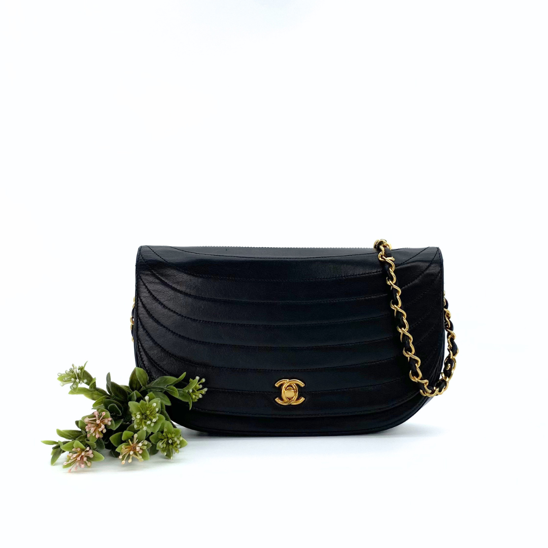 Ega, 0 Series Wave Stitch Black Lambskin Half moon with seal and card