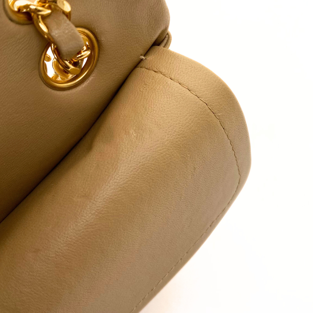 Daxton, 1 Series Small Classic Flap Beige Lambskin with seal and card