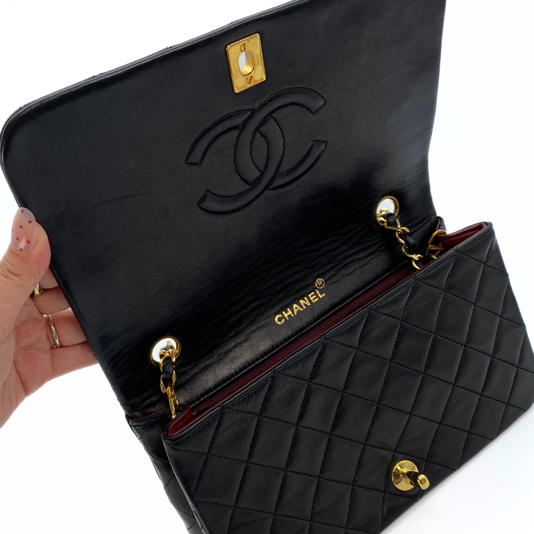 Cyrus, 1 Series Small Full Flap Black Lambskin with seal and card