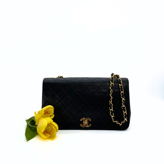 Beckett, 1 Series Small Full Flap Black Lambskin with seal and card