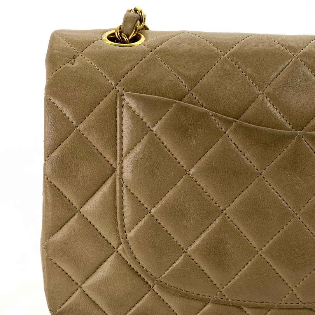 Jiwoo, 2 Series Small Classic Flap Beige Lambskin with seal and card