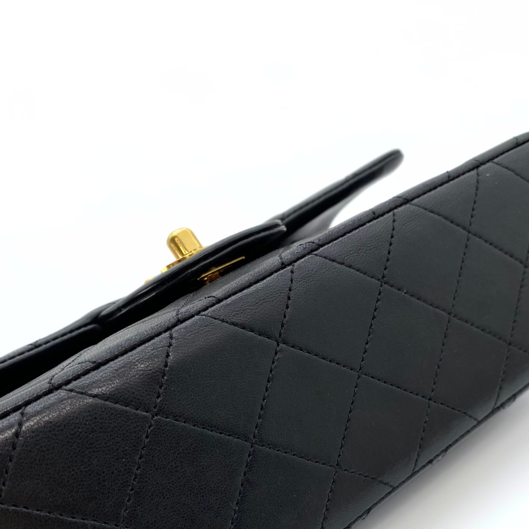 Nico, 1 Series Small Classic Flap Black Lambskin with seal and card