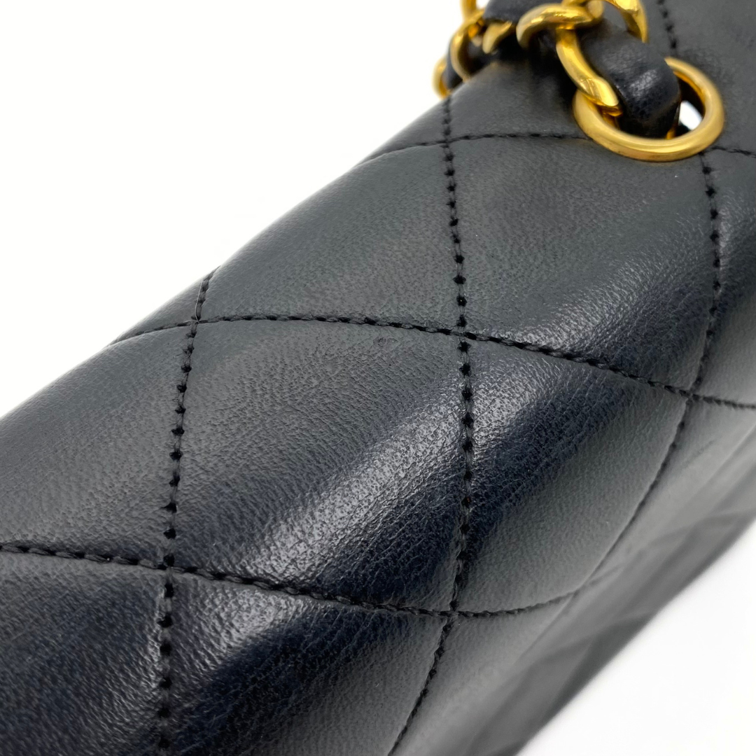 Arata, 1 Series Small Full Flap Black Lambskin with seal and card