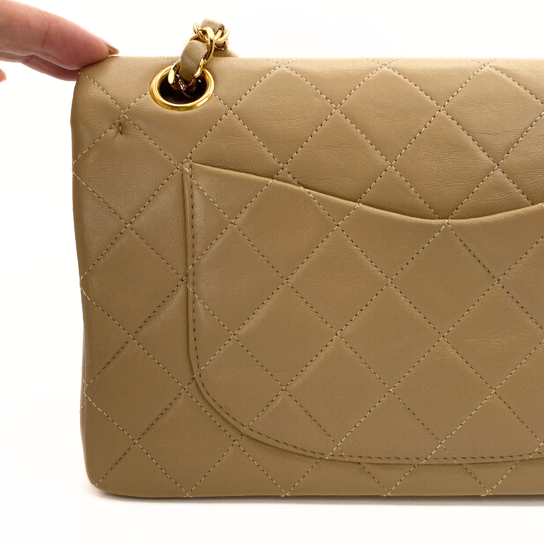 Daxton, 1 Series Small Classic Flap Beige Lambskin with seal and card