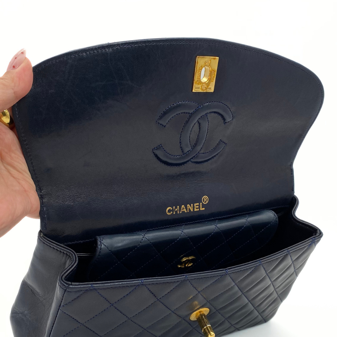 Taiga, 1 Series Navy Lambskin Tote with seal only