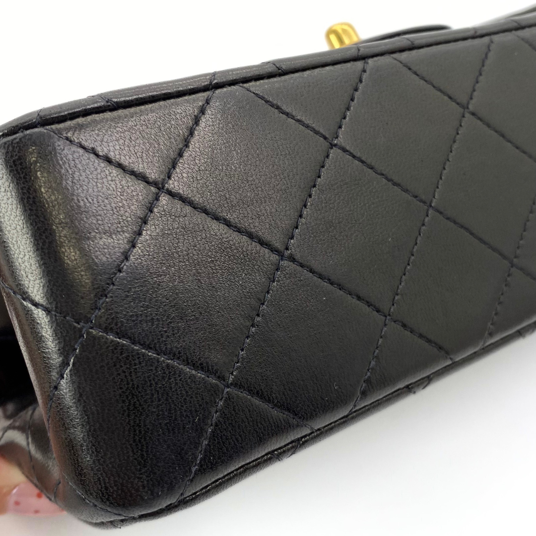 Iloma, 2 Series Small Classic Flap Black Lambskin with seal and card