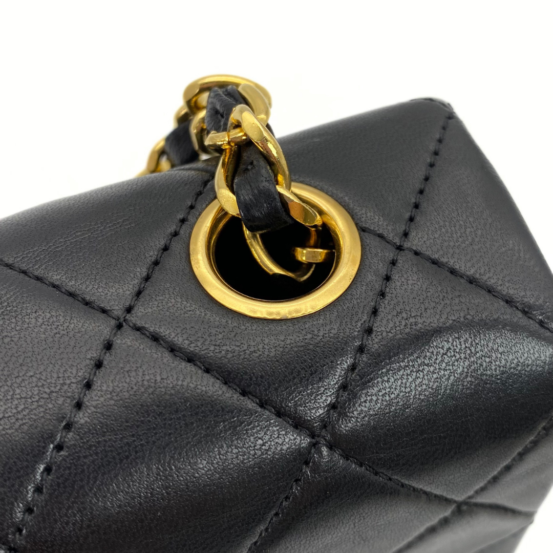 Azusa, 1 Series Square 20 Black Lambskin with seal and card