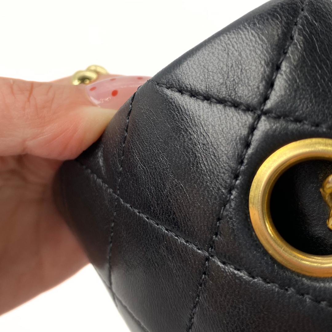 Maren, 1 Series Small Classic Flap Black Lambskin with seal and card