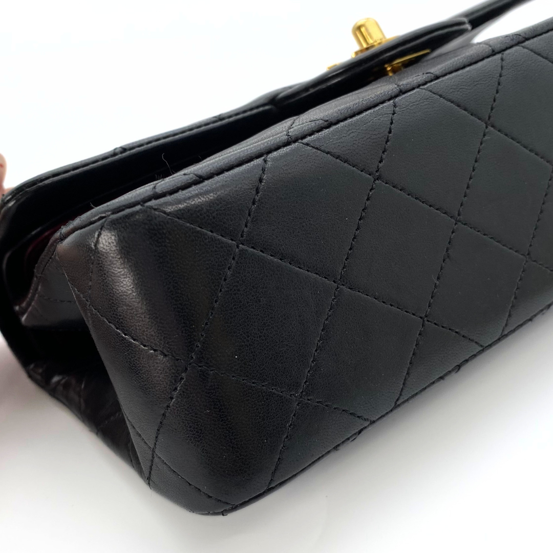 Nico, 1 Series Small Classic Flap Black Lambskin with seal and card