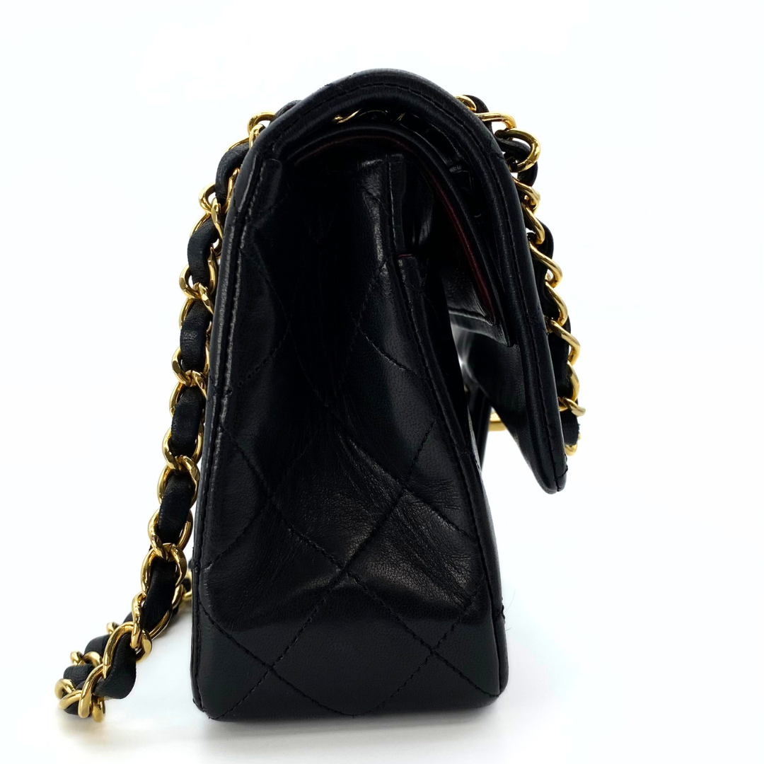 Nico, 1 Series Small Classic Flap Black Lambskin with seal and card