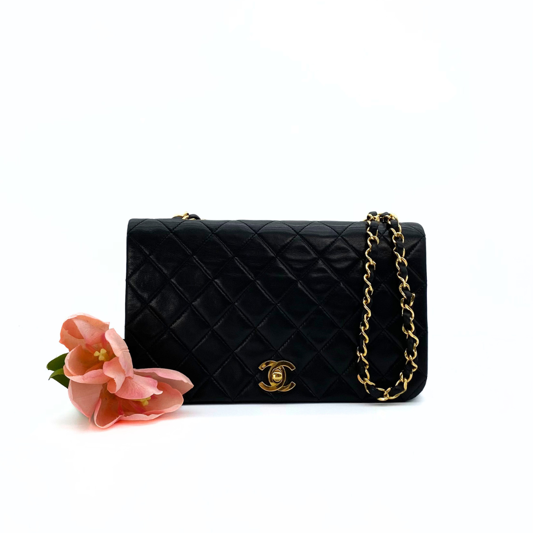 Cyrus, 1 Series Small Full Flap Black Lambskin with seal and card
