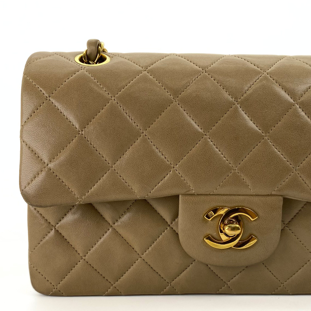 Jiwoo, 2 Series Small Classic Flap Beige Lambskin with seal and card