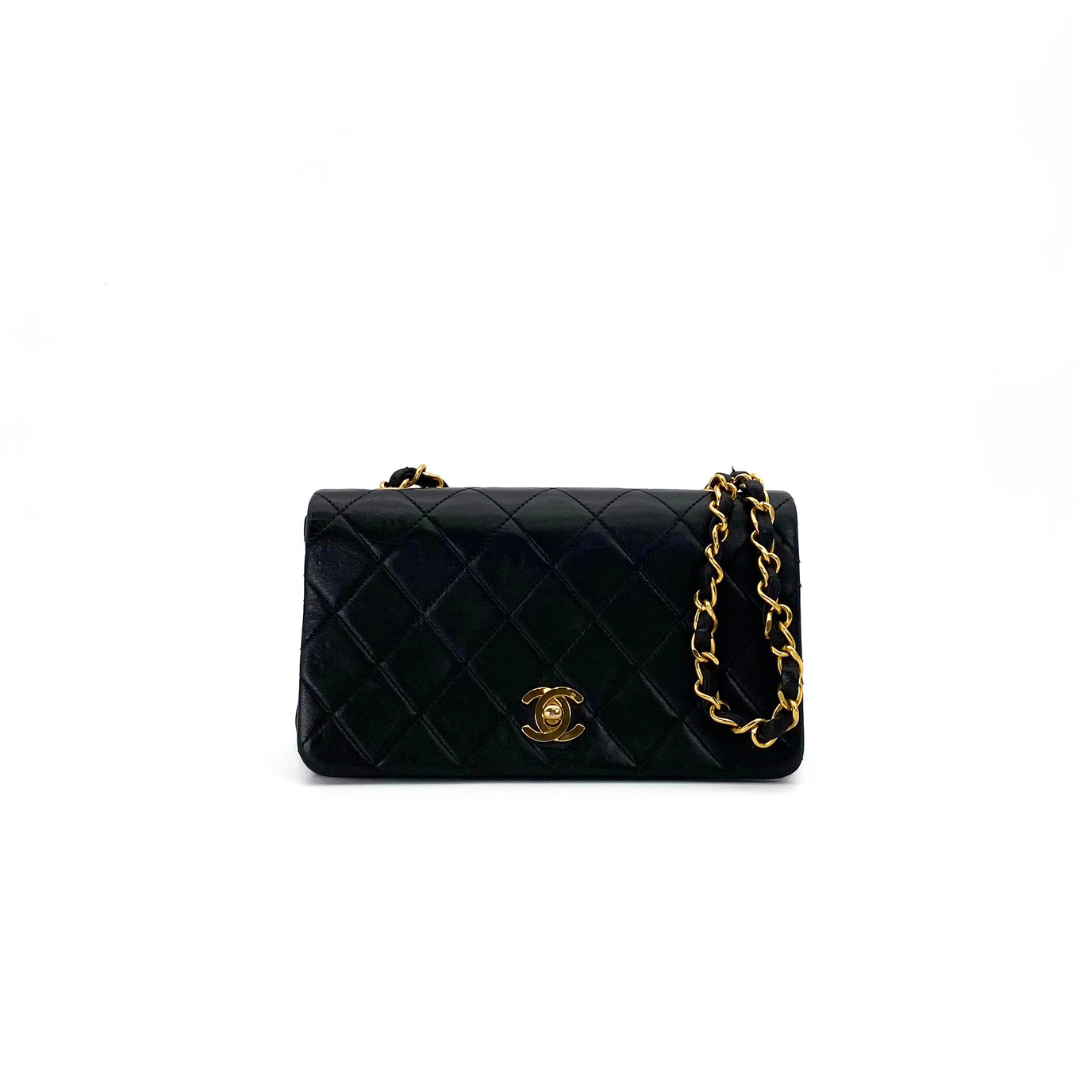Arata, 1 Series Small Full Flap Black Lambskin with seal and card
