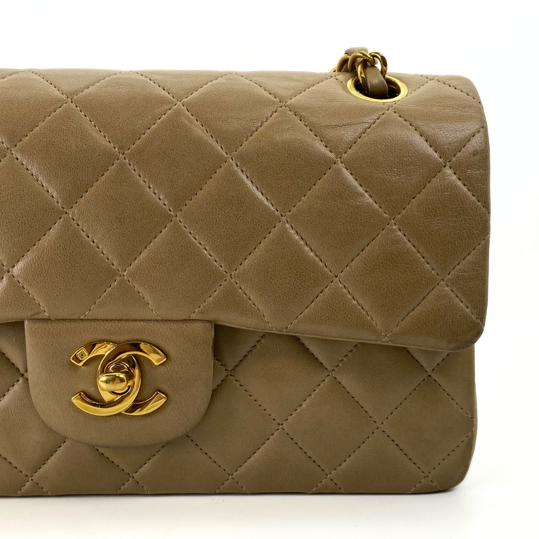 Jiwoo, 2 Series Small Classic Flap Beige Lambskin with seal and card