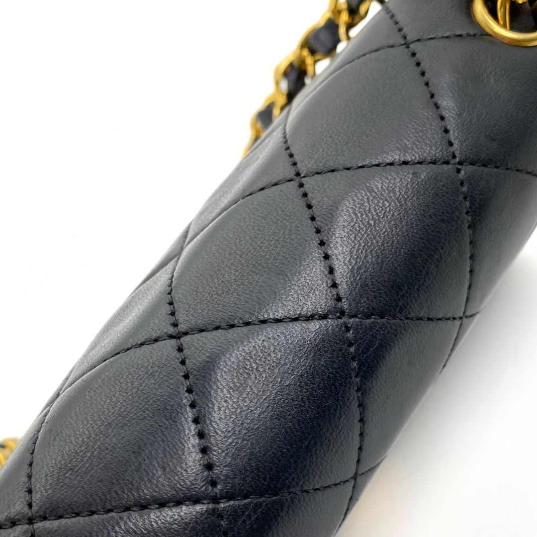Arata, 1 Series Small Full Flap Black Lambskin with seal and card