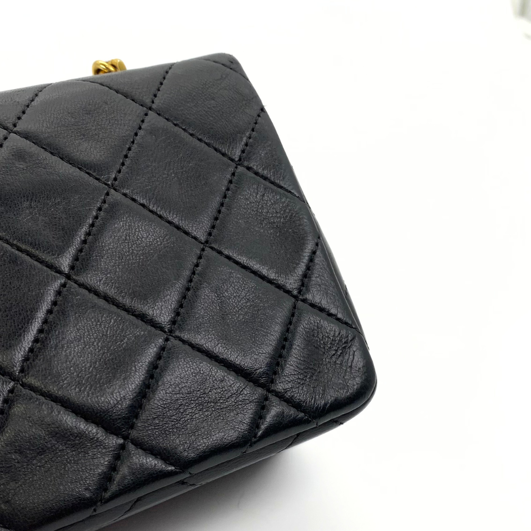 Arata, 1 Series Small Full Flap Black Lambskin with seal and card