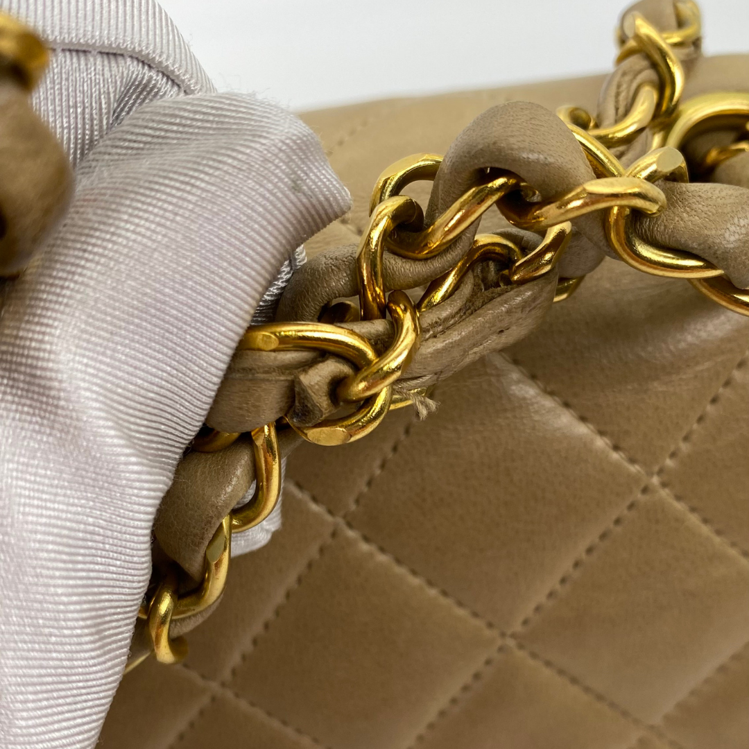 Jiwoo, 2 Series Small Classic Flap Beige Lambskin with seal and card