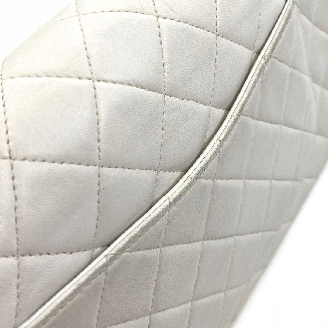 Sunwoo, 6 Series Medium Classic Flap White Lambskin wtih seal and card