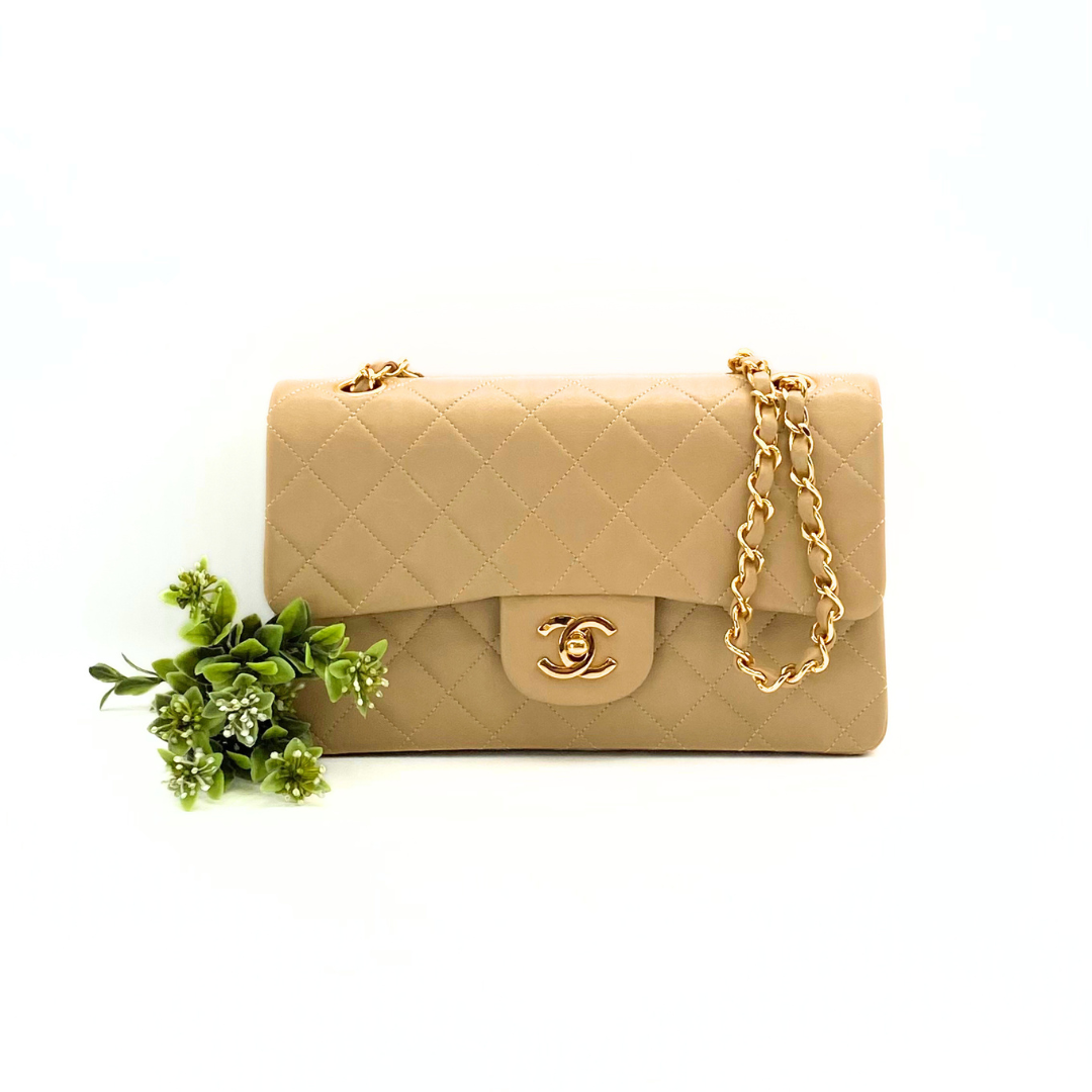 Daxton, 1 Series Small Classic Flap Beige Lambskin with seal and card