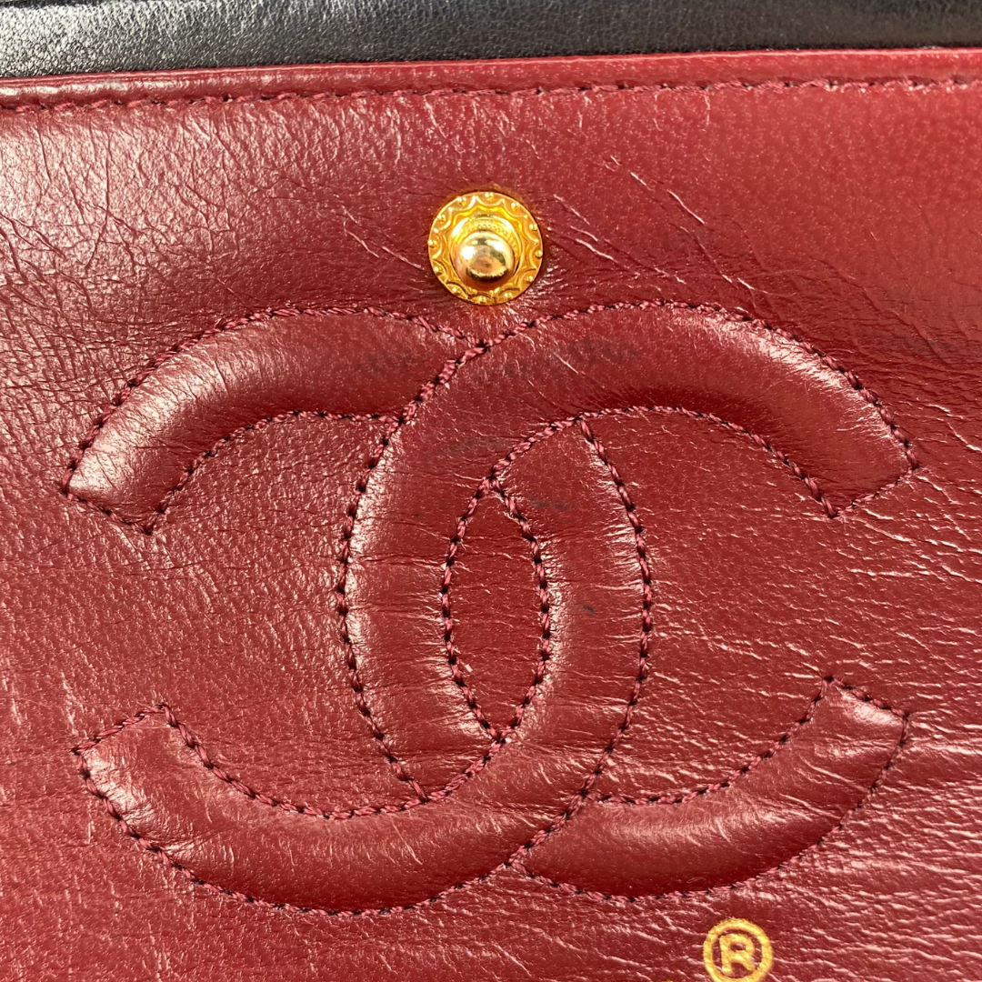 Maren, 1 Series Small Classic Flap Black Lambskin with seal and card